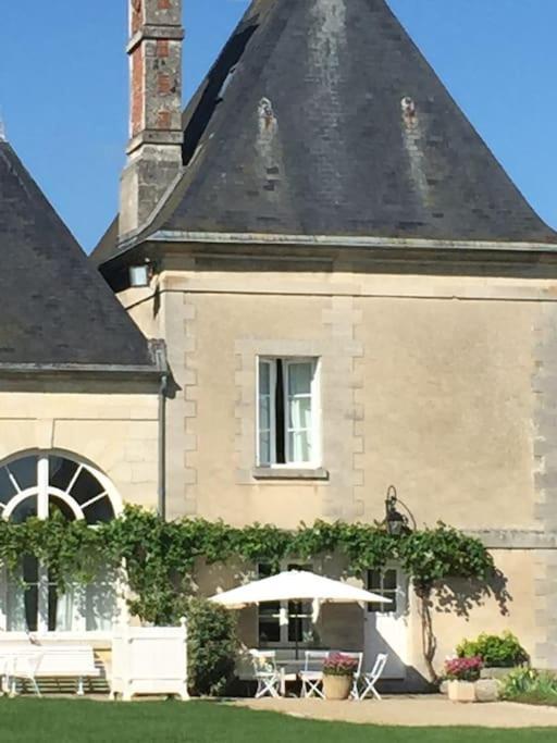 Charming Romantic Tower In Chateau Estate Ocquerre Экстерьер фото
