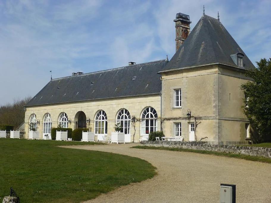 Charming Romantic Tower In Chateau Estate Ocquerre Экстерьер фото