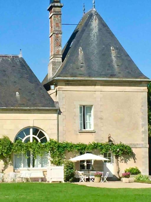 Charming Romantic Tower In Chateau Estate Ocquerre Экстерьер фото